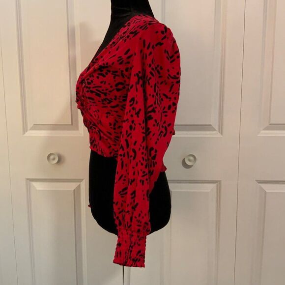 Vero Moda Red Black Print Twist Front Long Sleeve Cropped Top Large - Picture 4 of 12